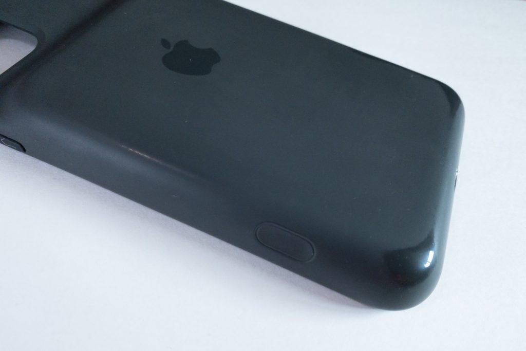 iPhoneの純正スマートバッテリーケース(Smart Battery Case with Wireless Charging)の画像
